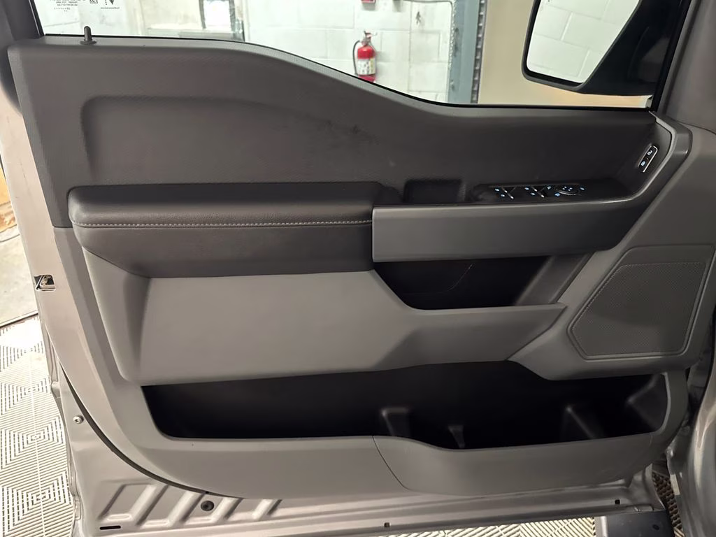 2023 Iconic Silver Metallic Ford F-150 XLT 4X4 Truck