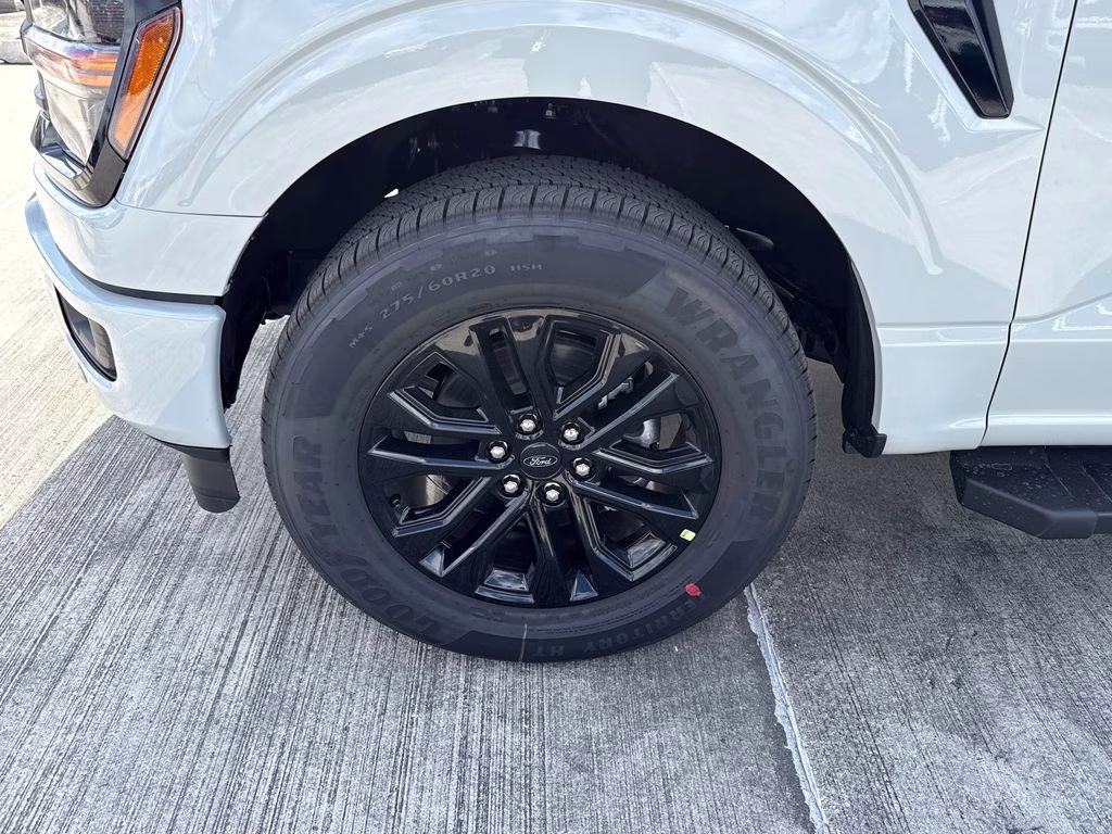 2026 Avalanche Ford F-150 XLT RWD Truck