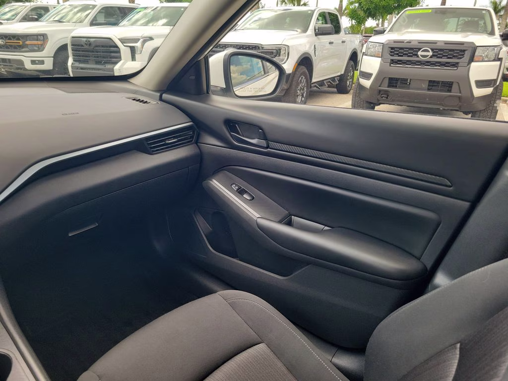 2023 Glacier White Nissan Altima 2.5 S FWD Sedan