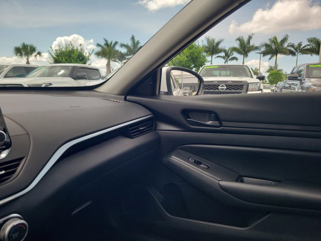 2023 Glacier White Nissan Altima 2.5 S FWD Sedan