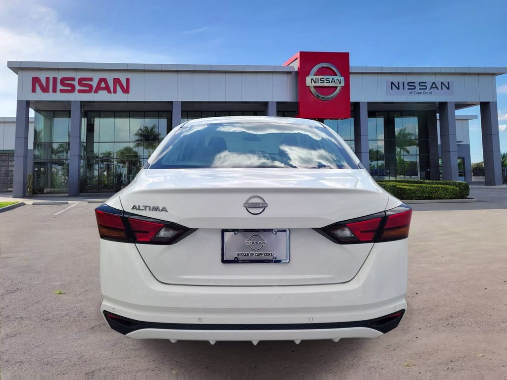 2023 Glacier White Nissan Altima 2.5 S FWD Sedan