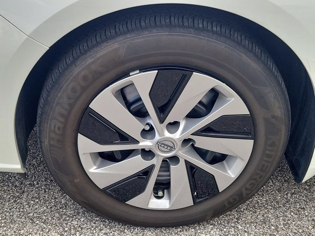 2023 Glacier White Nissan Altima 2.5 S FWD Sedan
