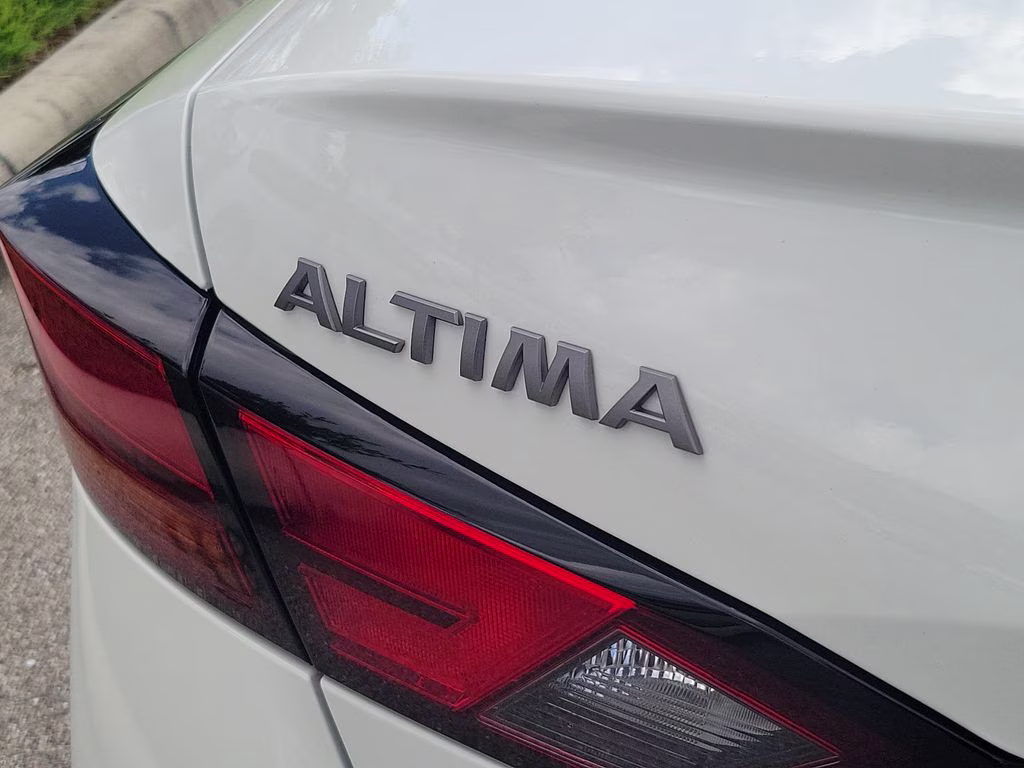 2023 Glacier White Nissan Altima 2.5 S FWD Sedan