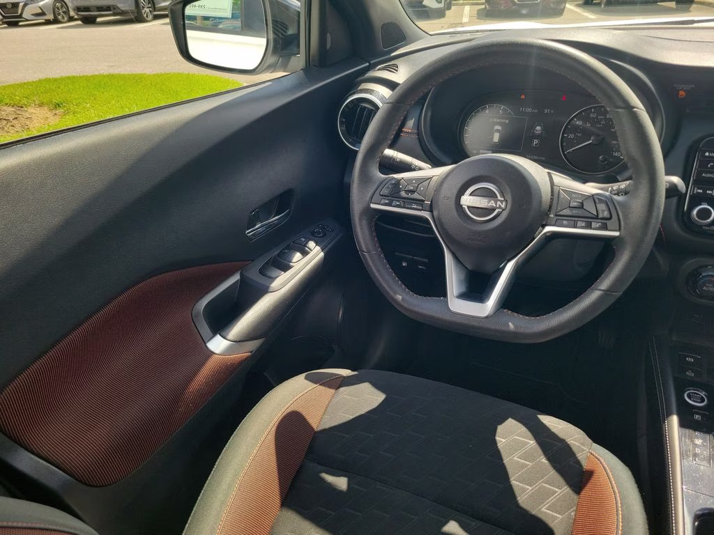 2024 Aspen White/Super Black Nissan Kicks SR FWD SUV