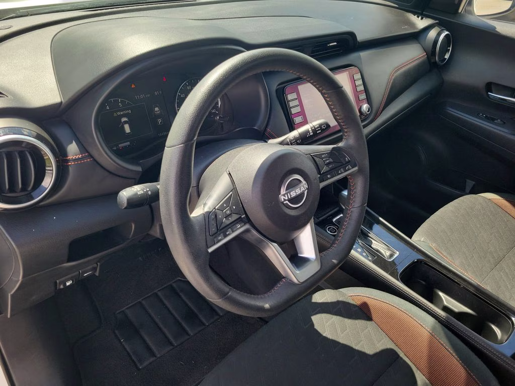 2024 Aspen White/Super Black Nissan Kicks SR FWD SUV