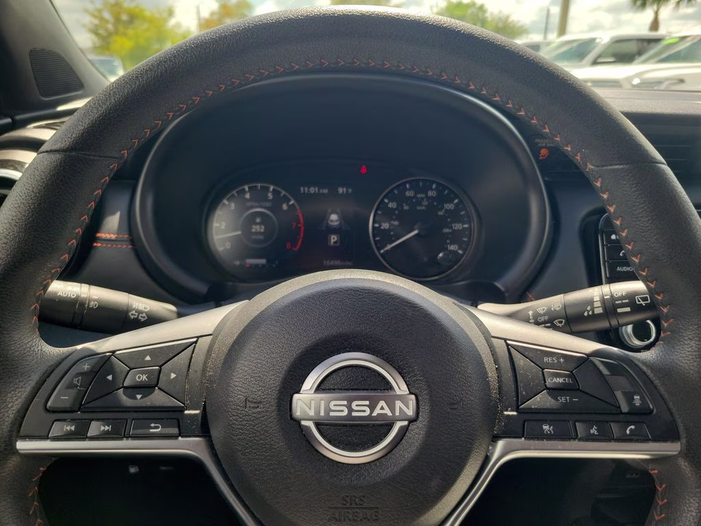 2024 Aspen White/Super Black Nissan Kicks SR FWD SUV