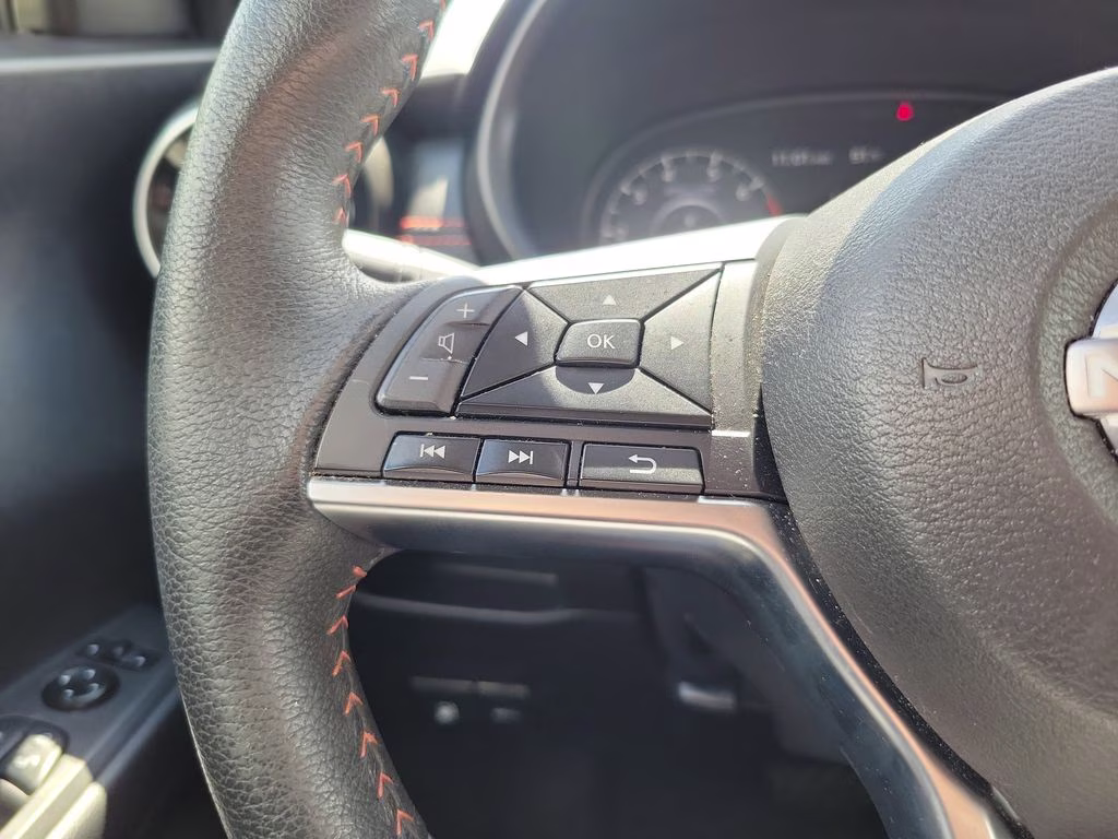 2024 Aspen White/Super Black Nissan Kicks SR FWD SUV
