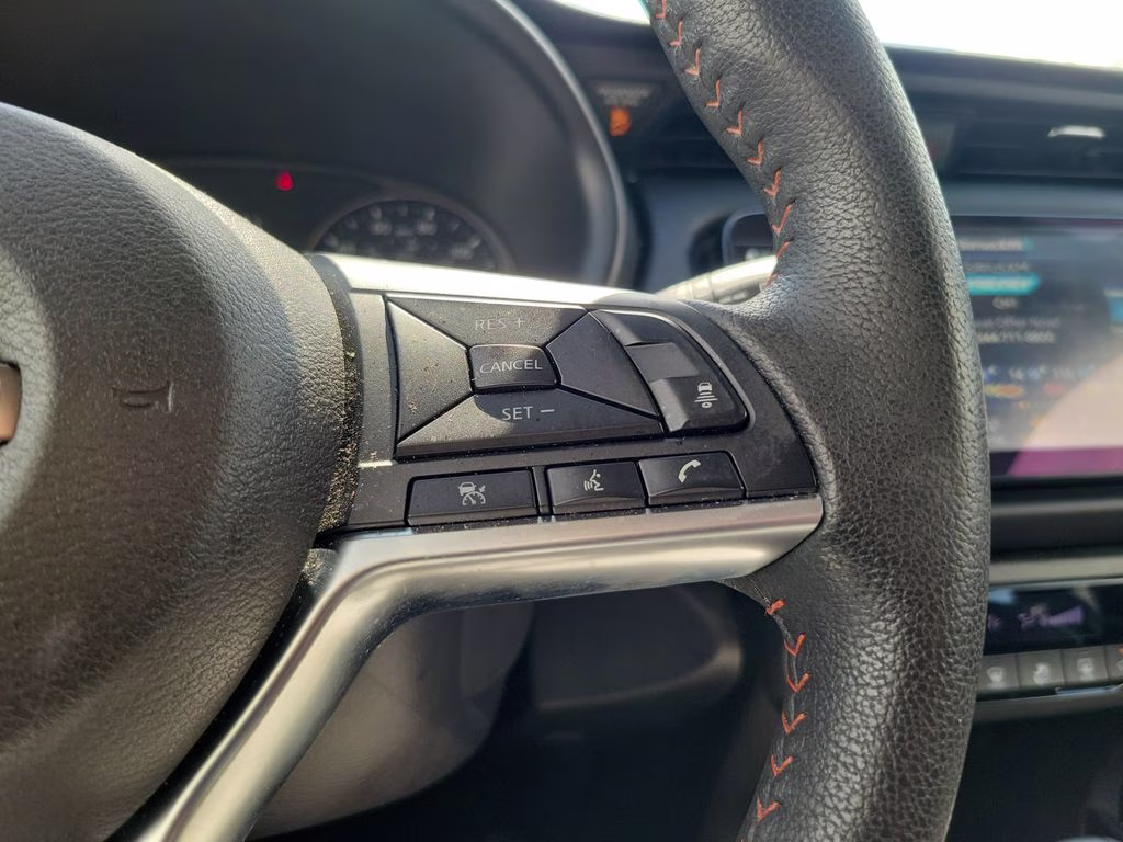 2024 Aspen White/Super Black Nissan Kicks SR FWD SUV
