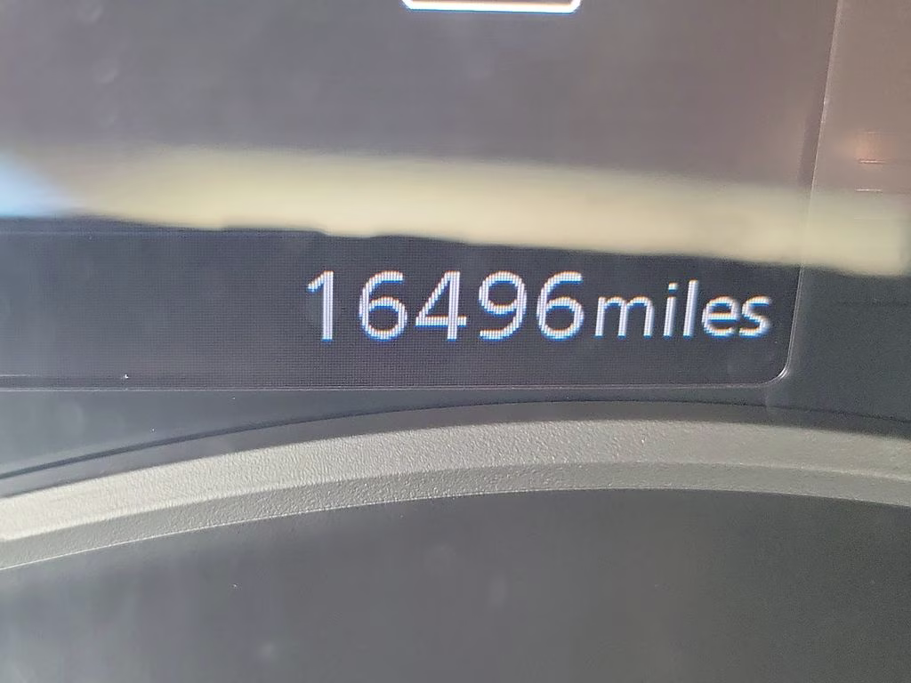 2024 Aspen White/Super Black Nissan Kicks SR FWD SUV