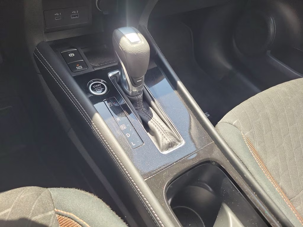 2024 Aspen White/Super Black Nissan Kicks SR FWD SUV