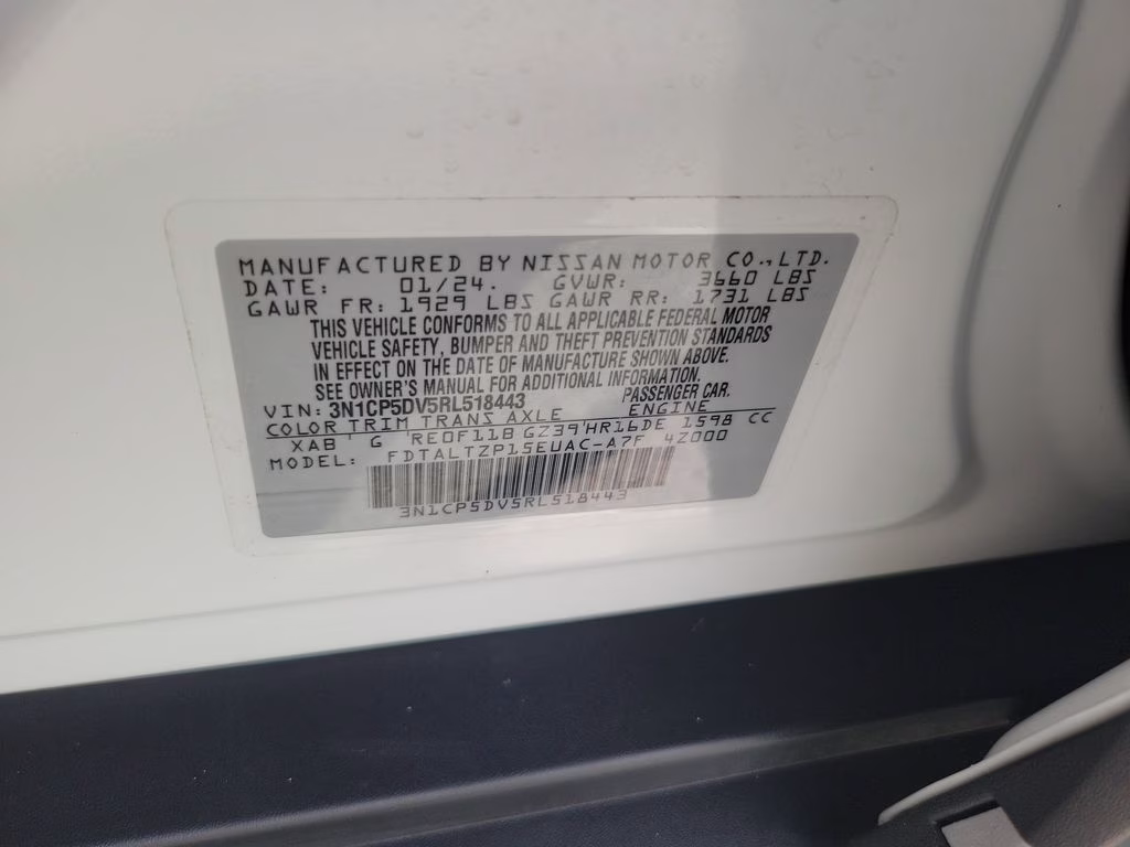 2024 Aspen White/Super Black Nissan Kicks SR FWD SUV