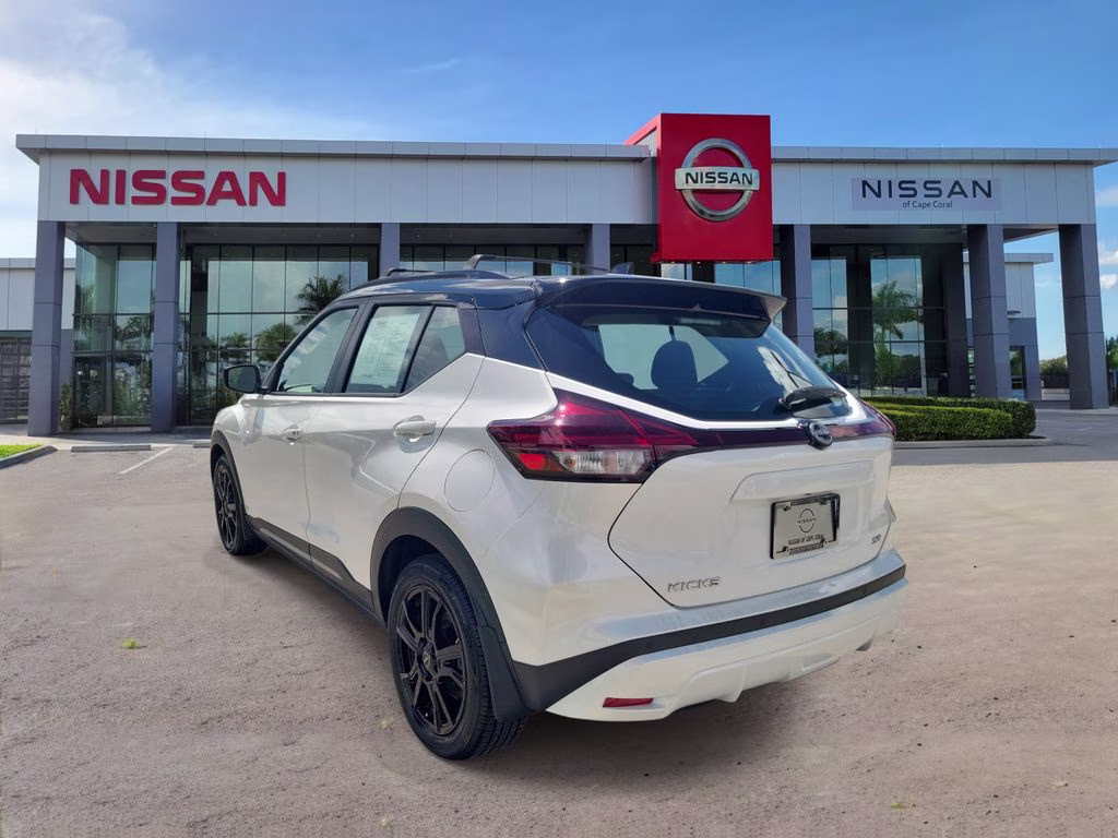 2024 Aspen White/Super Black Nissan Kicks SR FWD SUV