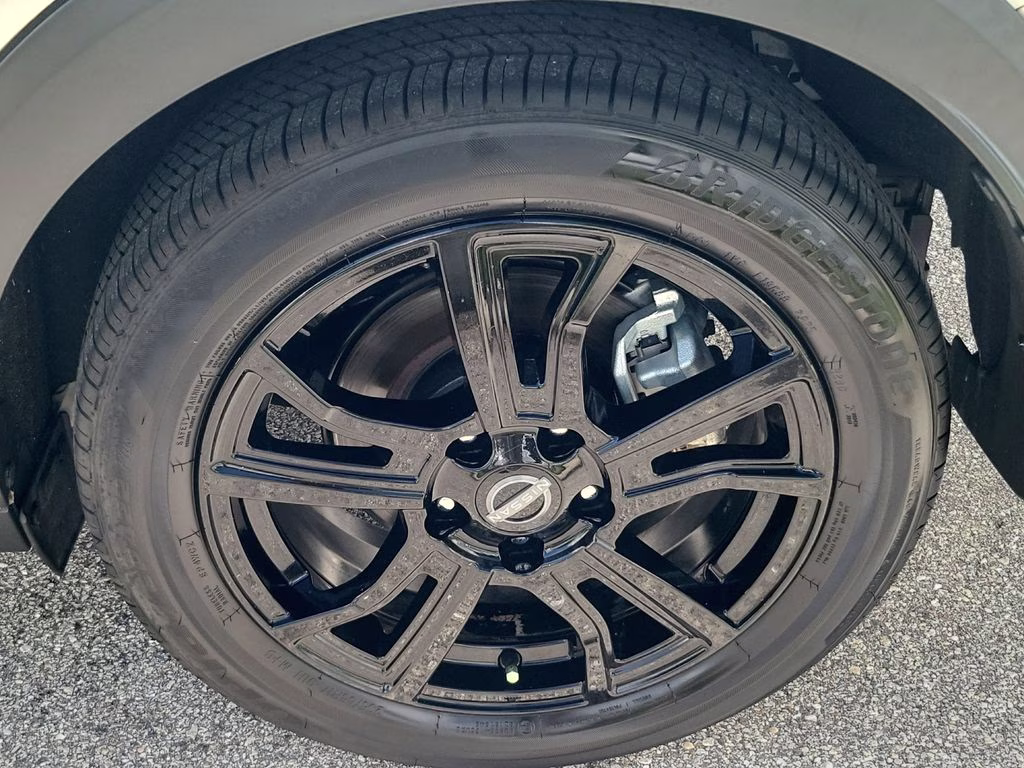 2024 Aspen White/Super Black Nissan Kicks SR FWD SUV