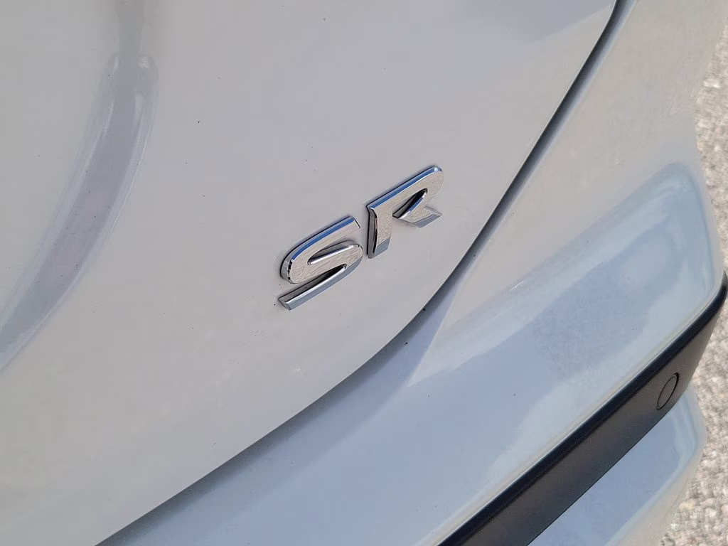 2024 Aspen White/Super Black Nissan Kicks SR FWD SUV