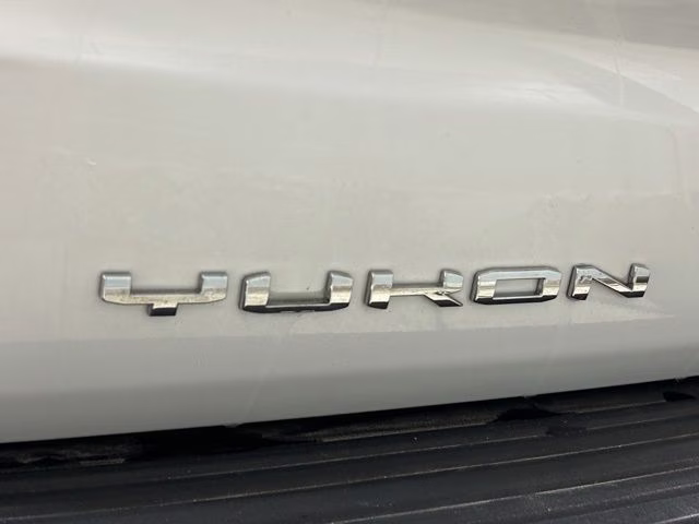 2024 White Frost Tricoat GMC Yukon SLT 4X4 SUV