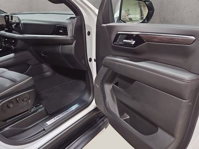 2025 Iridescent Pearl Tricoat Chevrolet Tahoe Premier 4X4 SUV