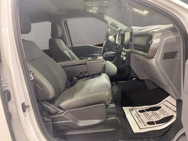 2025 Oxford White Ford F-150 XLT 4X4 Truck
