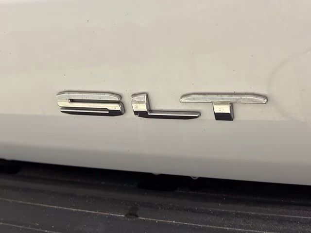 2024 White Frost Tricoat GMC Yukon SLT 4X4 SUV