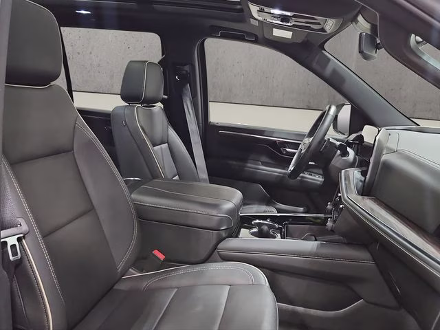 2025 Iridescent Pearl Tricoat Chevrolet Tahoe Premier 4X4 SUV