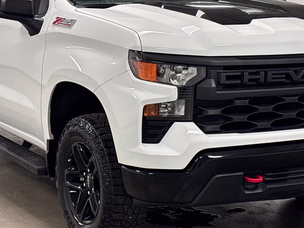 2023 Summit White Chevrolet Silverado 1500 Custom Trail Boss 4X4 Truck