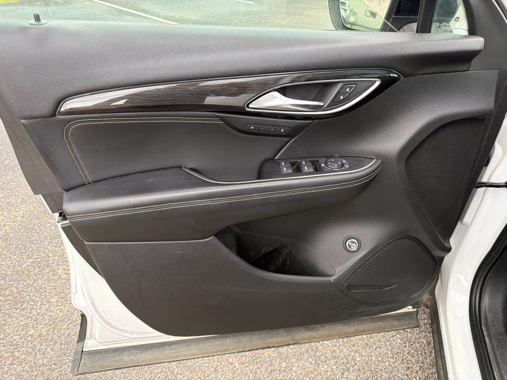 2023 White Frost Tricoat Buick Envision Essence FWD SUV