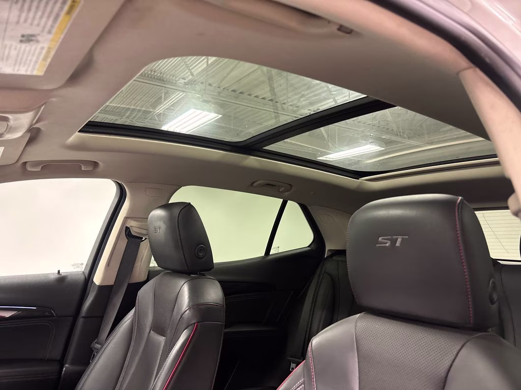 2023 White Frost Tricoat Buick Envision Essence FWD SUV
