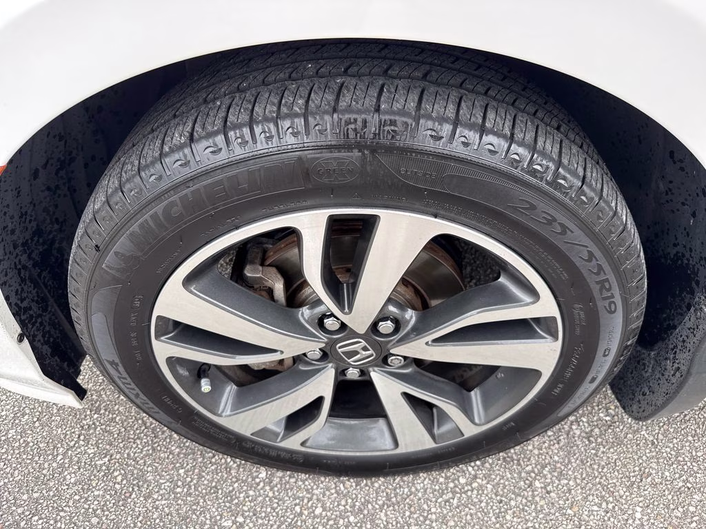 2024 Platinum White Pearl Honda Odyssey Touring FWD Van