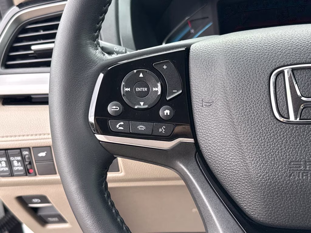 2024 Platinum White Pearl Honda Odyssey Touring FWD Van