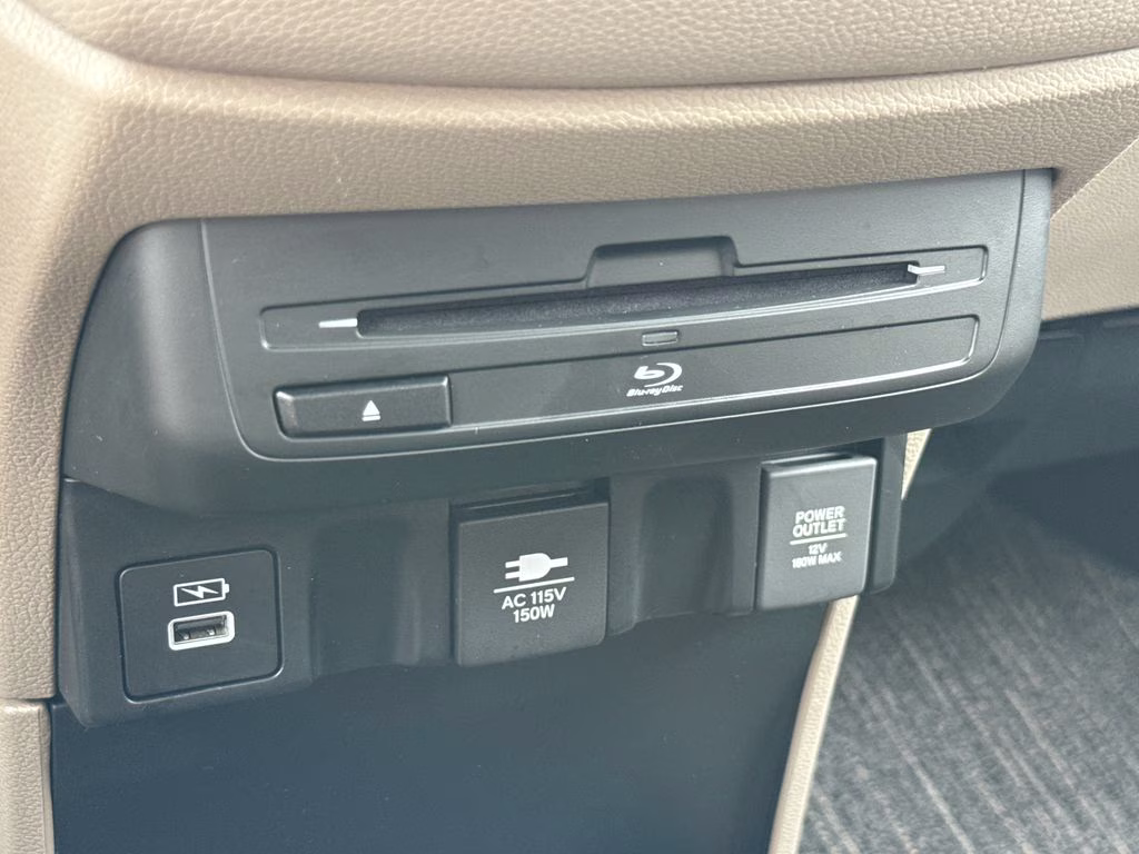 2024 Platinum White Pearl Honda Odyssey Touring FWD Van