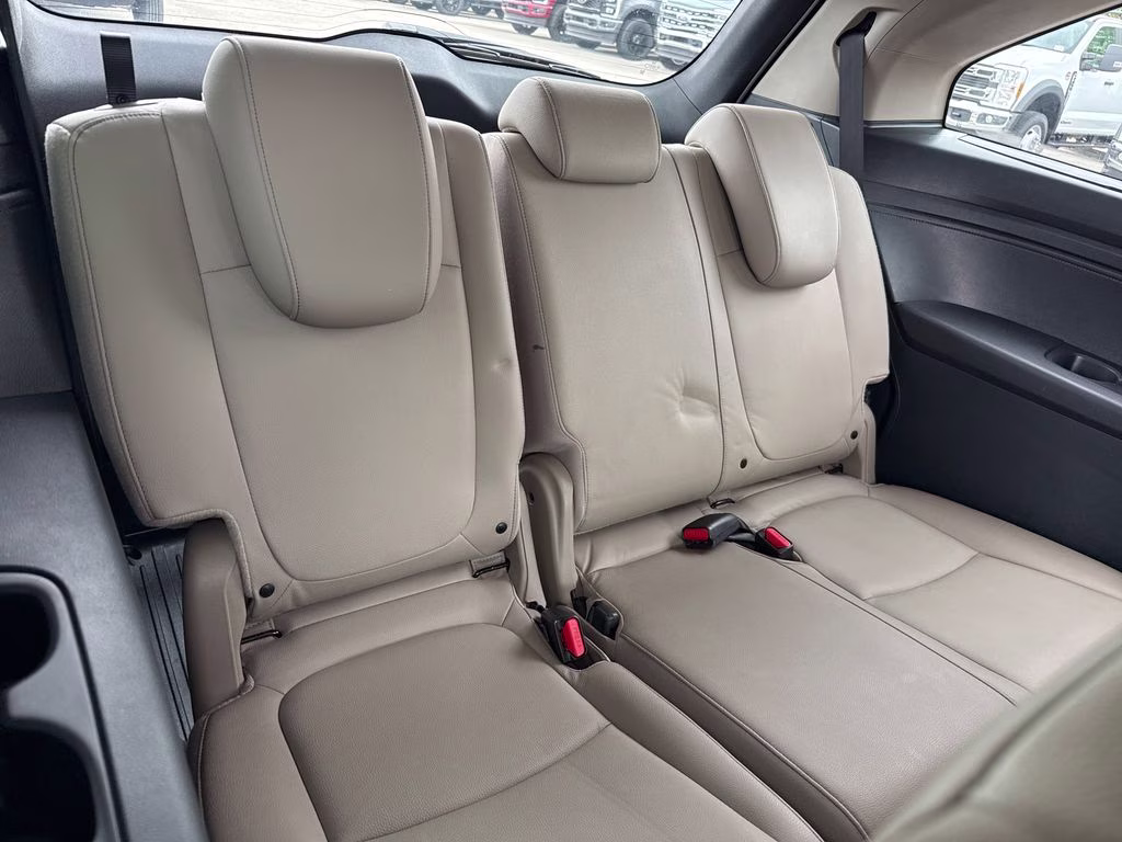 2024 Platinum White Pearl Honda Odyssey Touring FWD Van