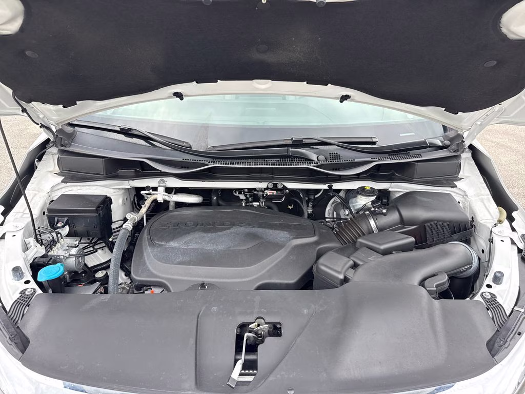 2024 Platinum White Pearl Honda Odyssey Touring FWD Van