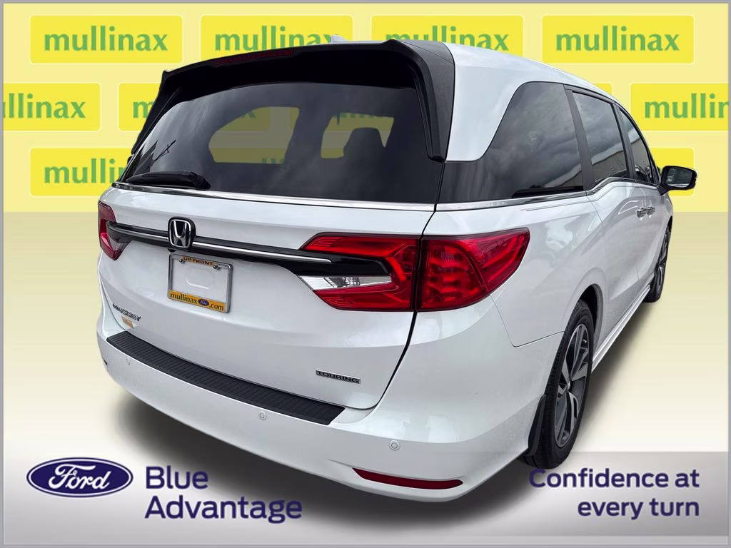 2024 Platinum White Pearl Honda Odyssey Touring FWD Van