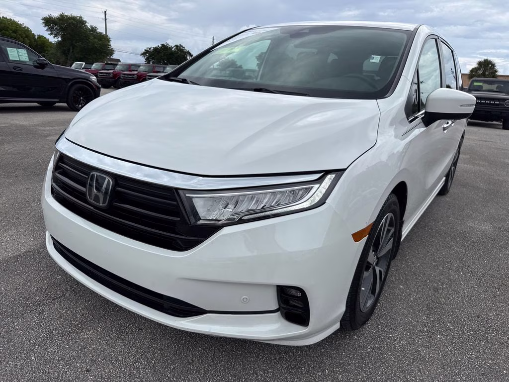 2024 Platinum White Pearl Honda Odyssey Touring FWD Van