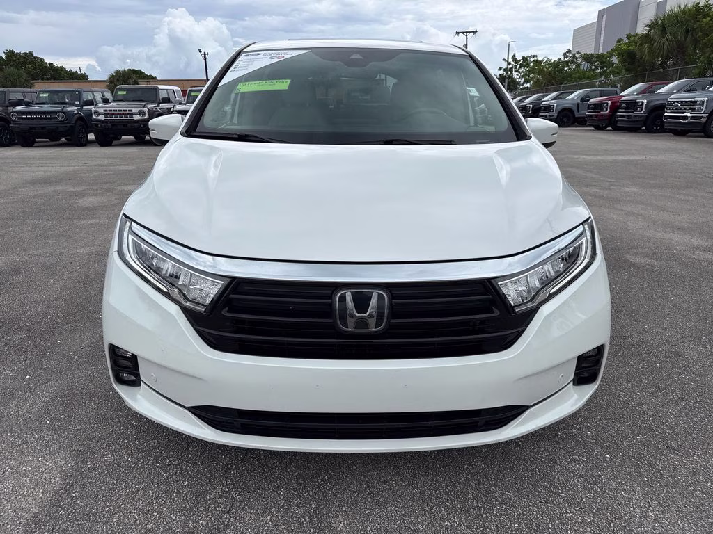 2024 Platinum White Pearl Honda Odyssey Touring FWD Van