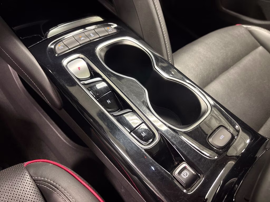 2023 White Frost Tricoat Buick Envision Essence FWD SUV