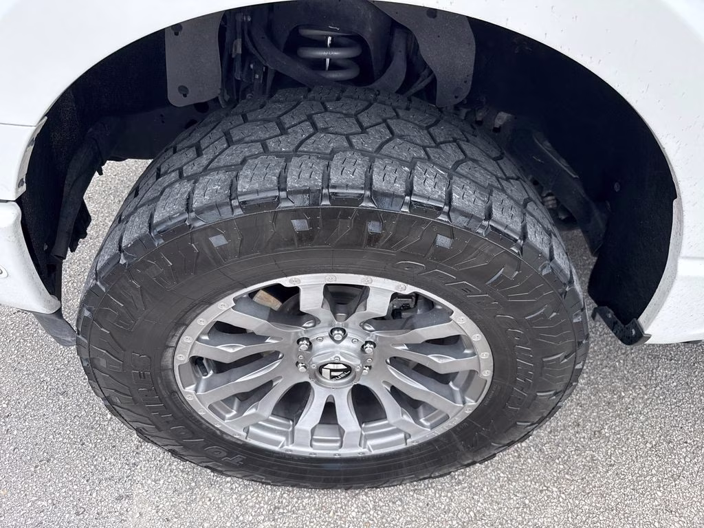 2021 Star White Metallic Tri-Coat Ford F-150 Platinum 4X4 Truck