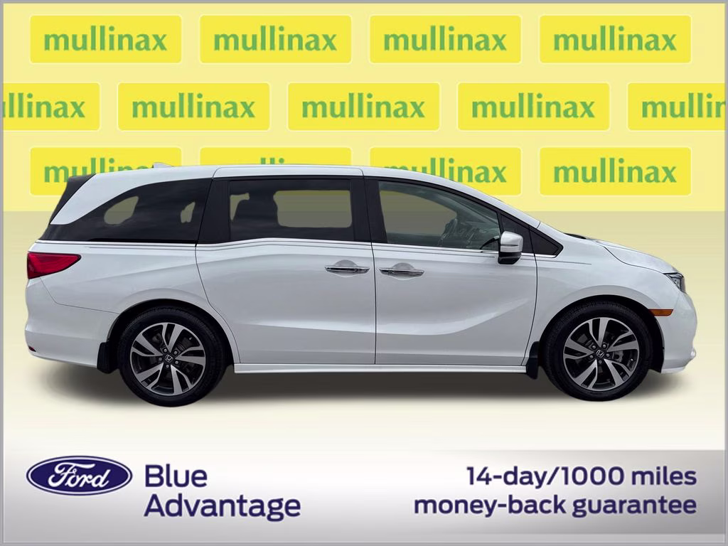 2024 Platinum White Pearl Honda Odyssey Touring FWD Van