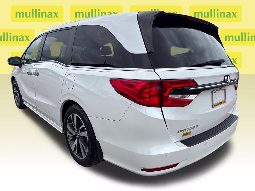 2024 Platinum White Pearl Honda Odyssey Touring FWD Van