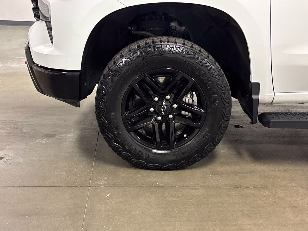 2023 Summit White Chevrolet Silverado 1500 Custom Trail Boss 4X4 Truck