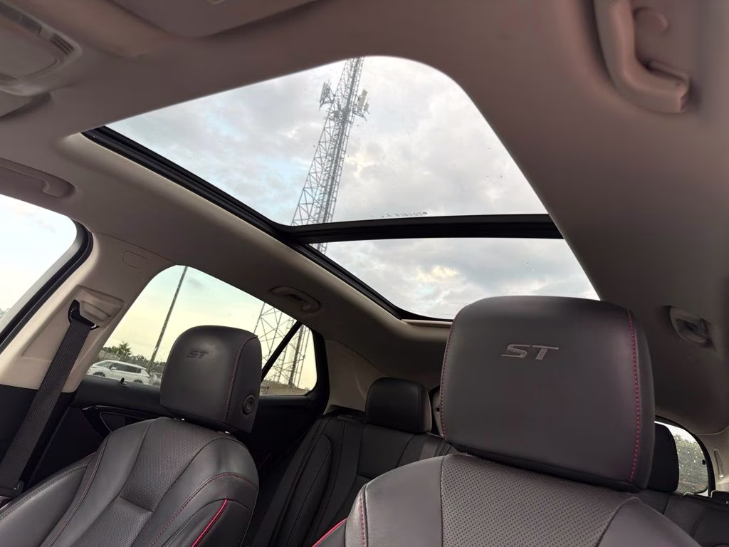 2023 White Frost Tricoat Buick Envision Essence FWD SUV