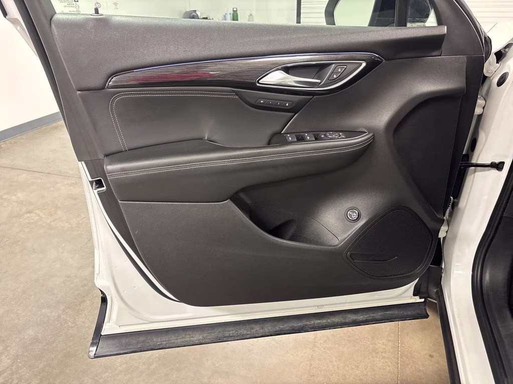 2023 White Frost Tricoat Buick Envision Essence FWD SUV