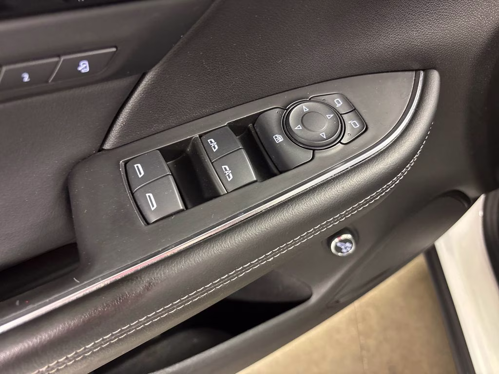 2023 White Frost Tricoat Buick Envision Essence FWD SUV