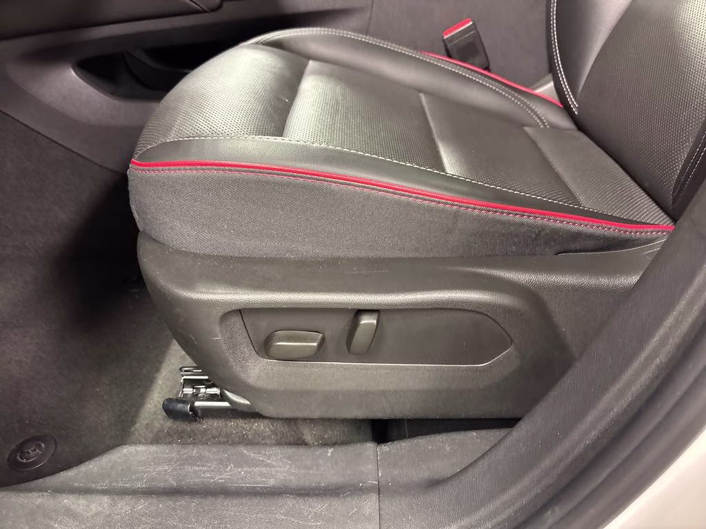 2023 White Frost Tricoat Buick Envision Essence FWD SUV