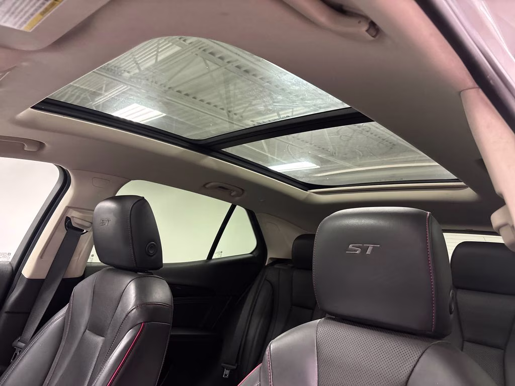 2023 White Frost Tricoat Buick Envision Essence FWD SUV