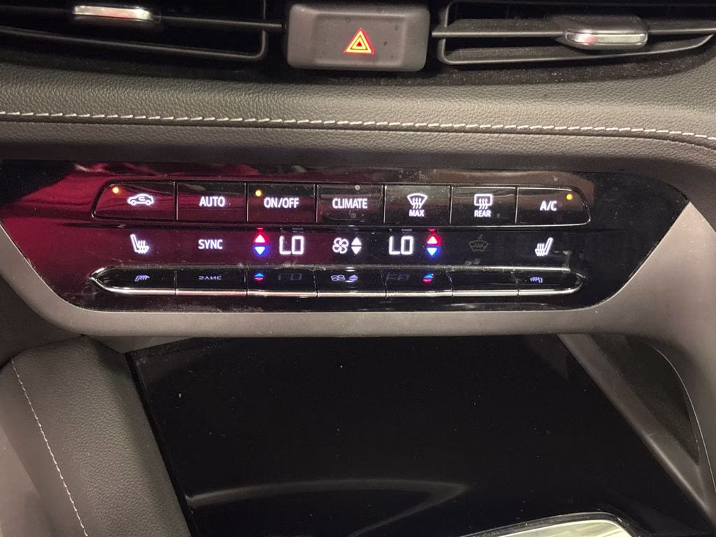 2023 White Frost Tricoat Buick Envision Essence FWD SUV
