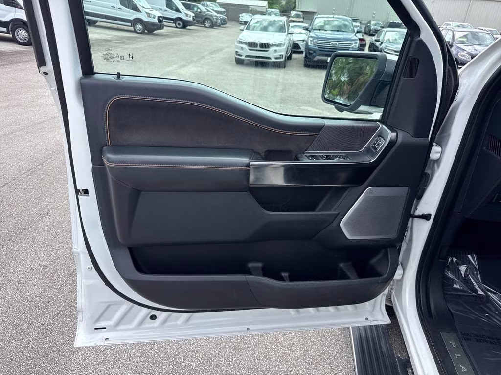 2021 Star White Metallic Tri-Coat Ford F-150 Platinum 4X4 Truck