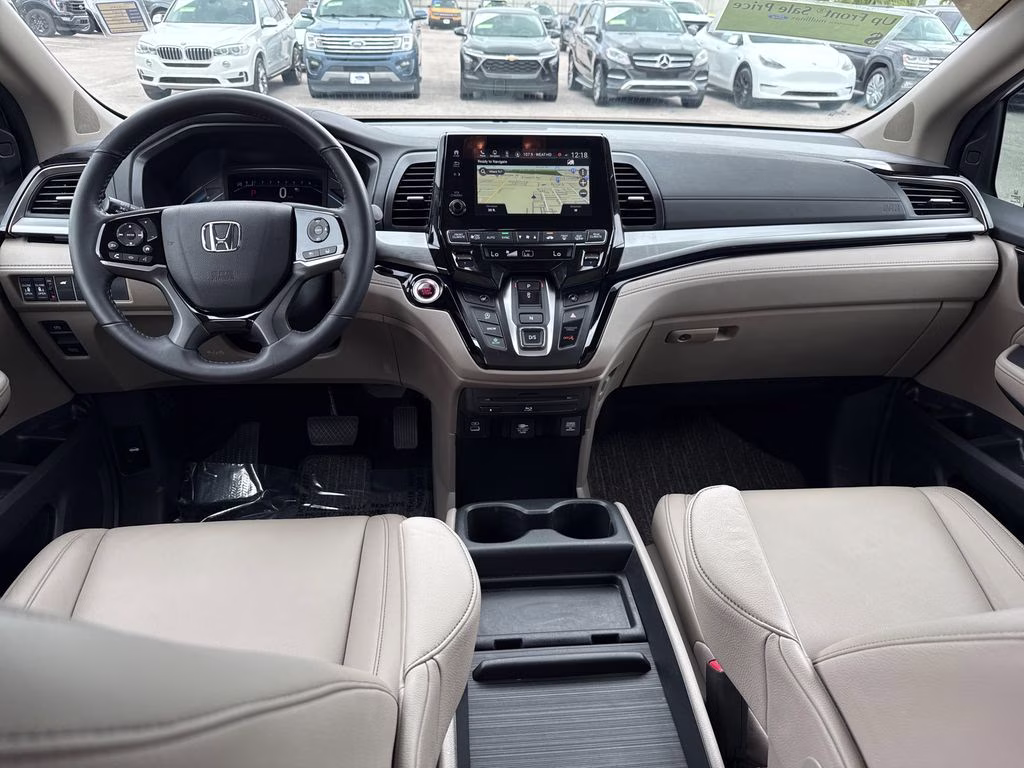 2024 Platinum White Pearl Honda Odyssey Touring FWD Van