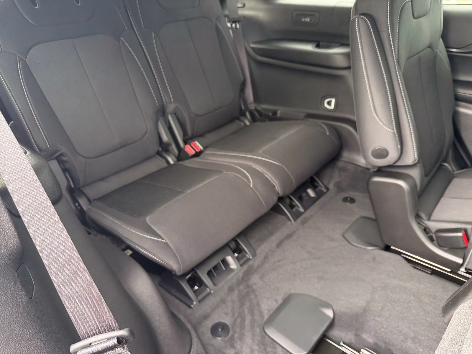 2026 Bright White Clearcoat Jeep Grand Cherokee L Laredo 4X4 SUV