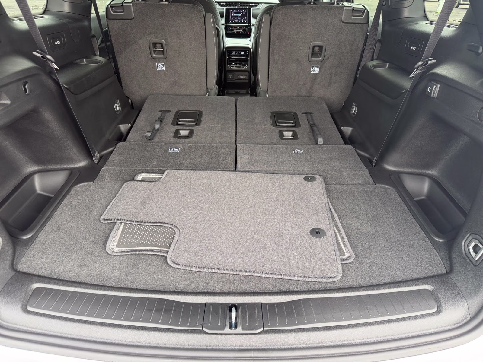 2026 Bright White Clearcoat Jeep Grand Cherokee L Laredo 4X4 SUV