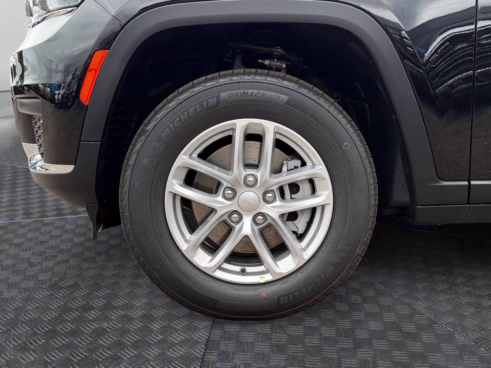 2026 Diamond Black Crystal Pearlcoat Jeep Grand Cherokee L Laredo 4X4 SUV